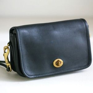 Vintage ✨ Authentic 70s Black Leather Coach KISSLOCK DINKY Crossbody Bag Purse